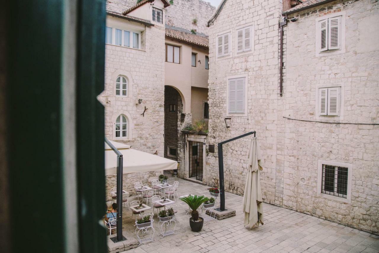5 Minutes Walk Art Apartmán Split